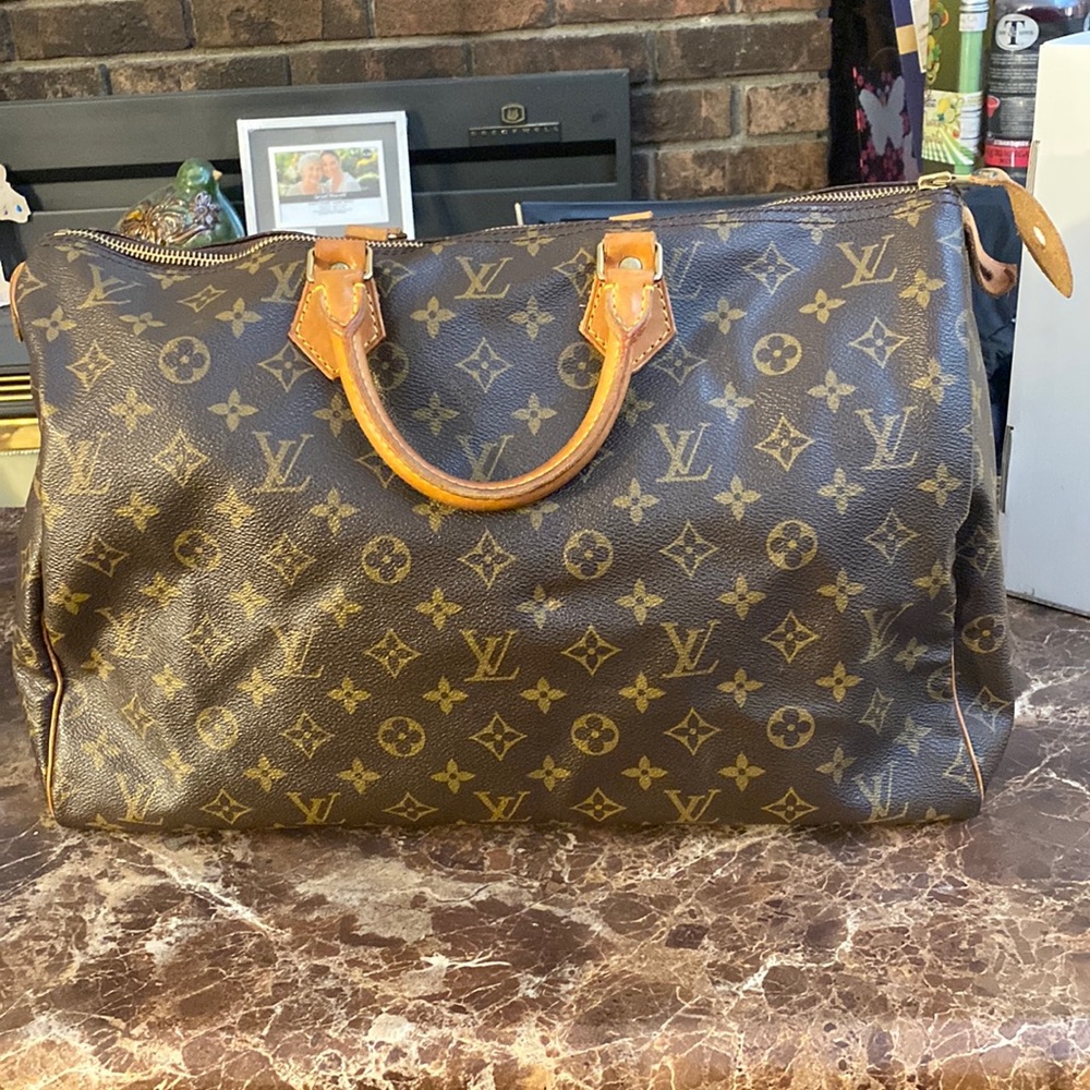 Authentic Louis Vuitton Monogram Speedy 40 - Picture 1 of 15